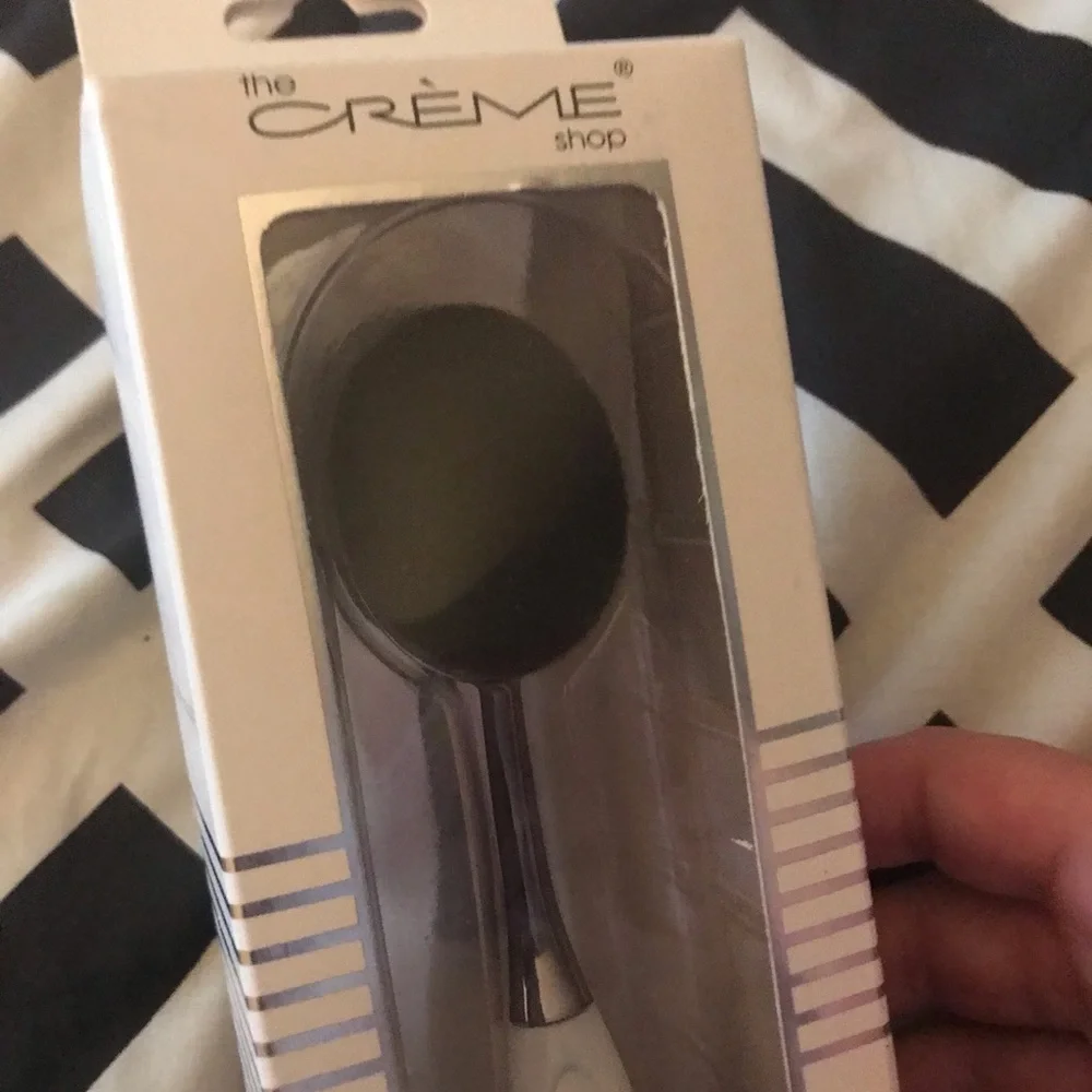 The Crème Shop O.M.G. Foundation & Powder Brush - White Handle